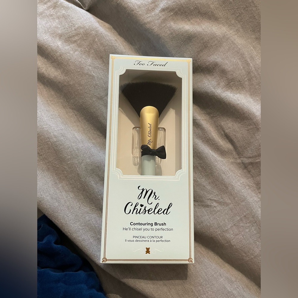 BNWT Mr Chiseled Too Faces Contour Brush